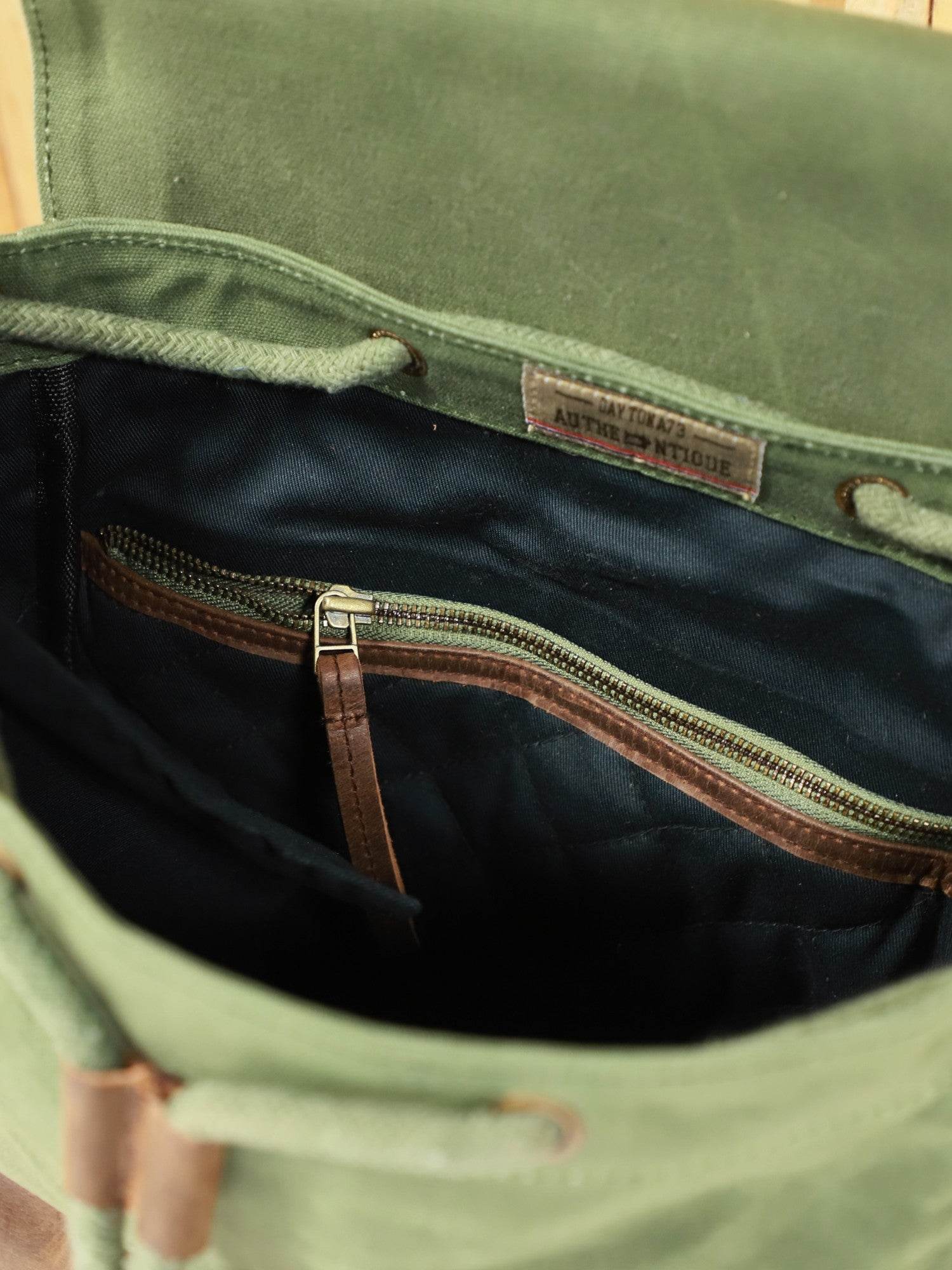 Backpack - Sac maroquinerie homme - Image 10